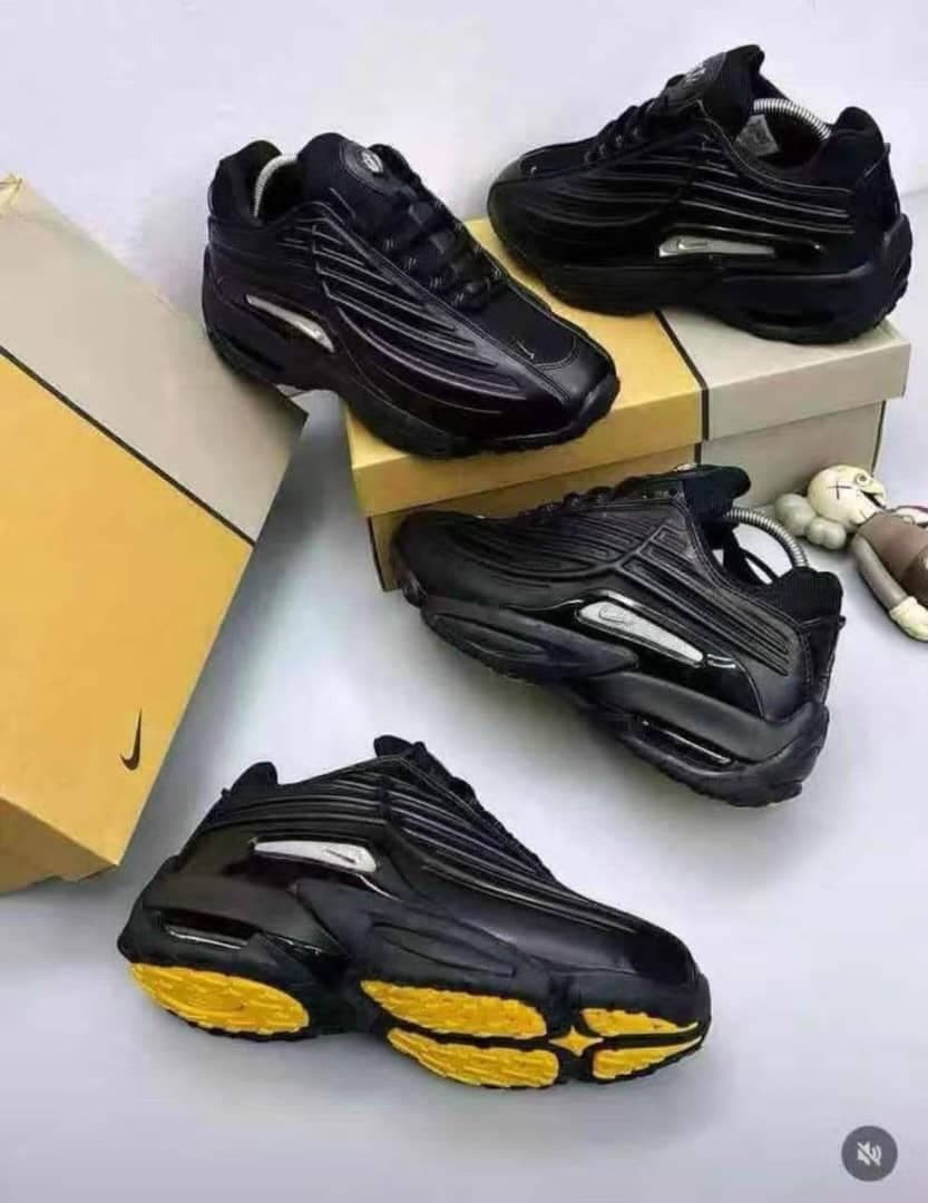 Men Techwear Chunky Sneakers Black Retro Cushion Running Shoes Futuristic Streetwear Yellow Sole Outdoor Walking Sports Shoes